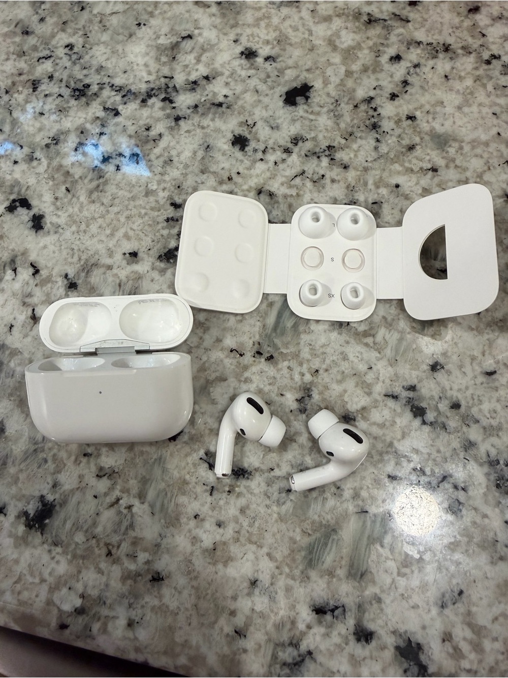AirPods Pro (Gen 1)